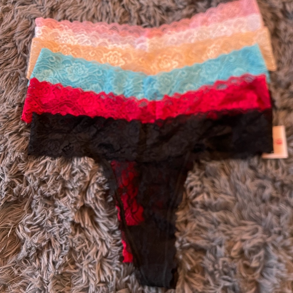 NWT Sunm Boutique Lace Thongs 6 Pack - Size M